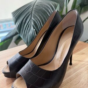 Giuseppe Zanotti peep toe platform pump